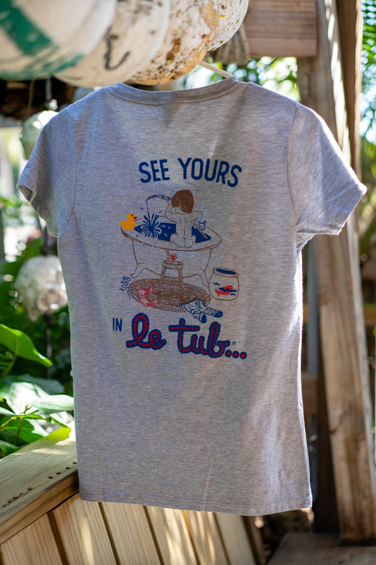 Womens V Neck Bathtub T-Shirt